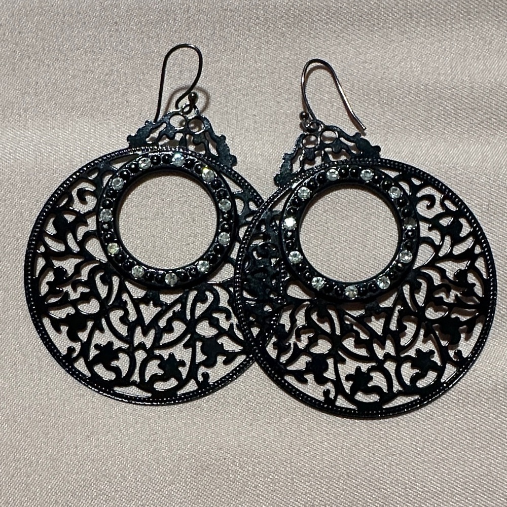 Elegant Black Filigree Earrings